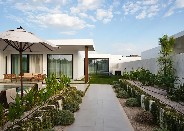 Ashta Nordic Villa *